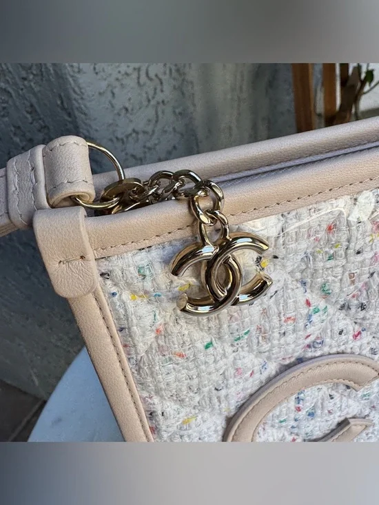 Chanel Tweed PVC Large Wristlet Clutch - Picture 4 of 16